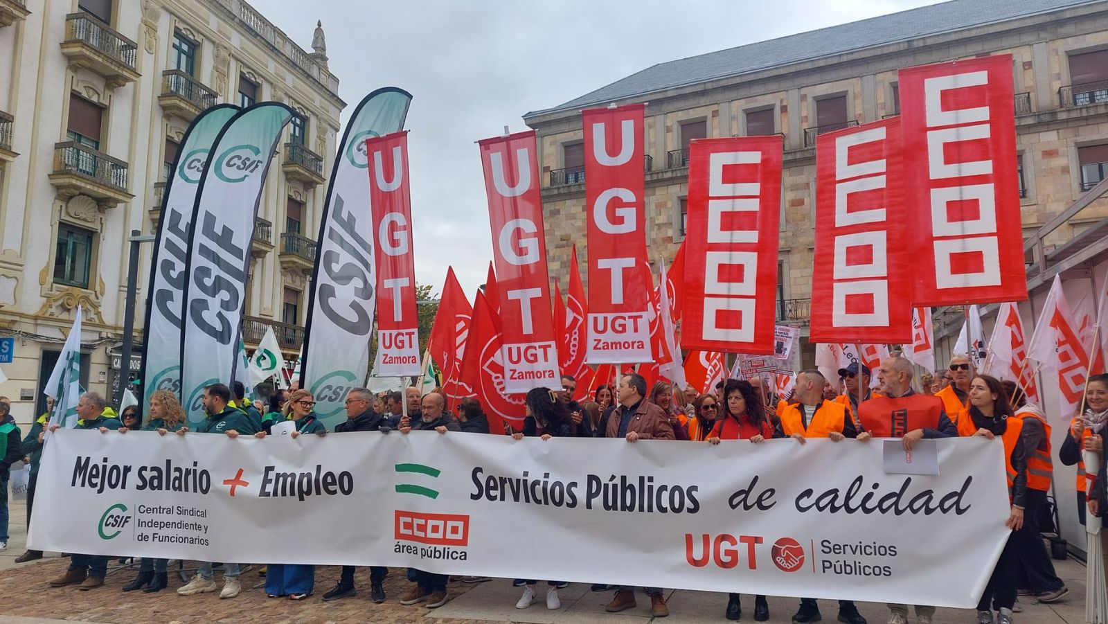 Los sindicatos exigen que se abra la negociación colectiva y amenazan con más movilizaciones y una huelga general