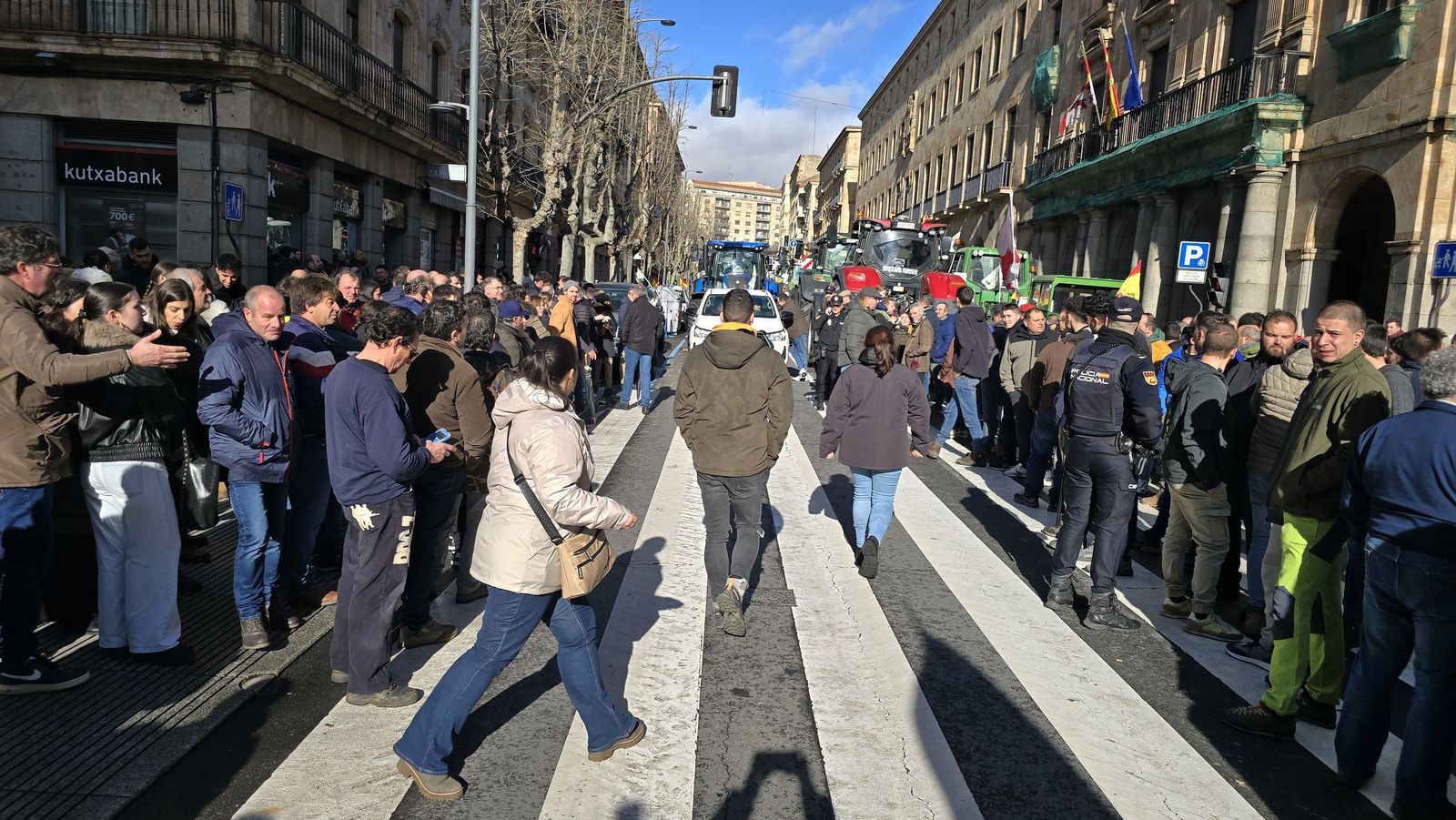 En imágenes la marcha con tractores y vehículos de campo en Salamanca en protesta contra Mercosur
