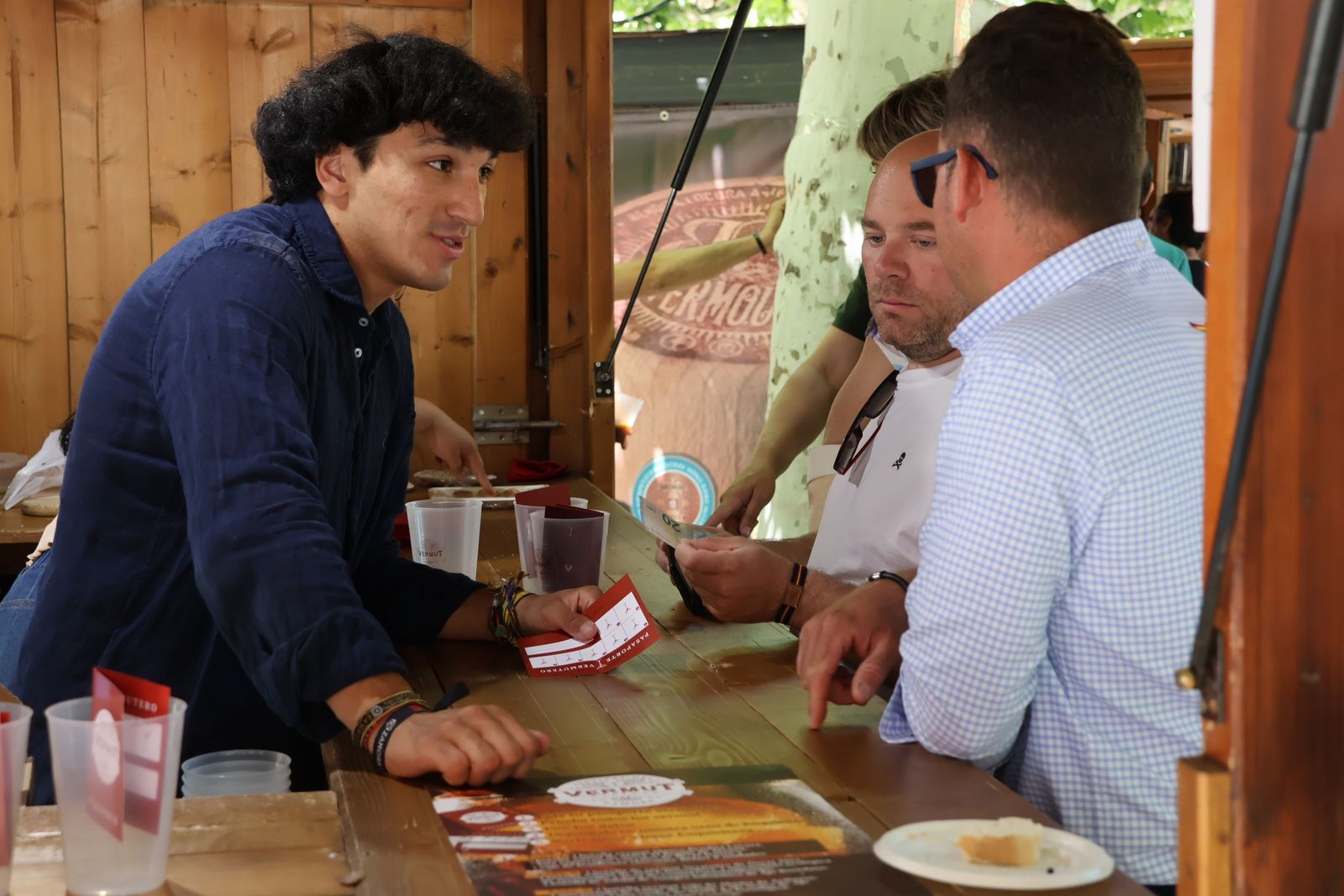 feria-de-vermu-en-plaza-de-viriato-6