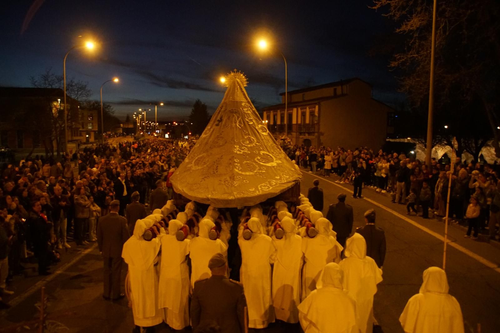 María Nuestra Madre y el Cristo del Amor y de la Paz en la procesión de la Semana Santa 2026 en Salamanca