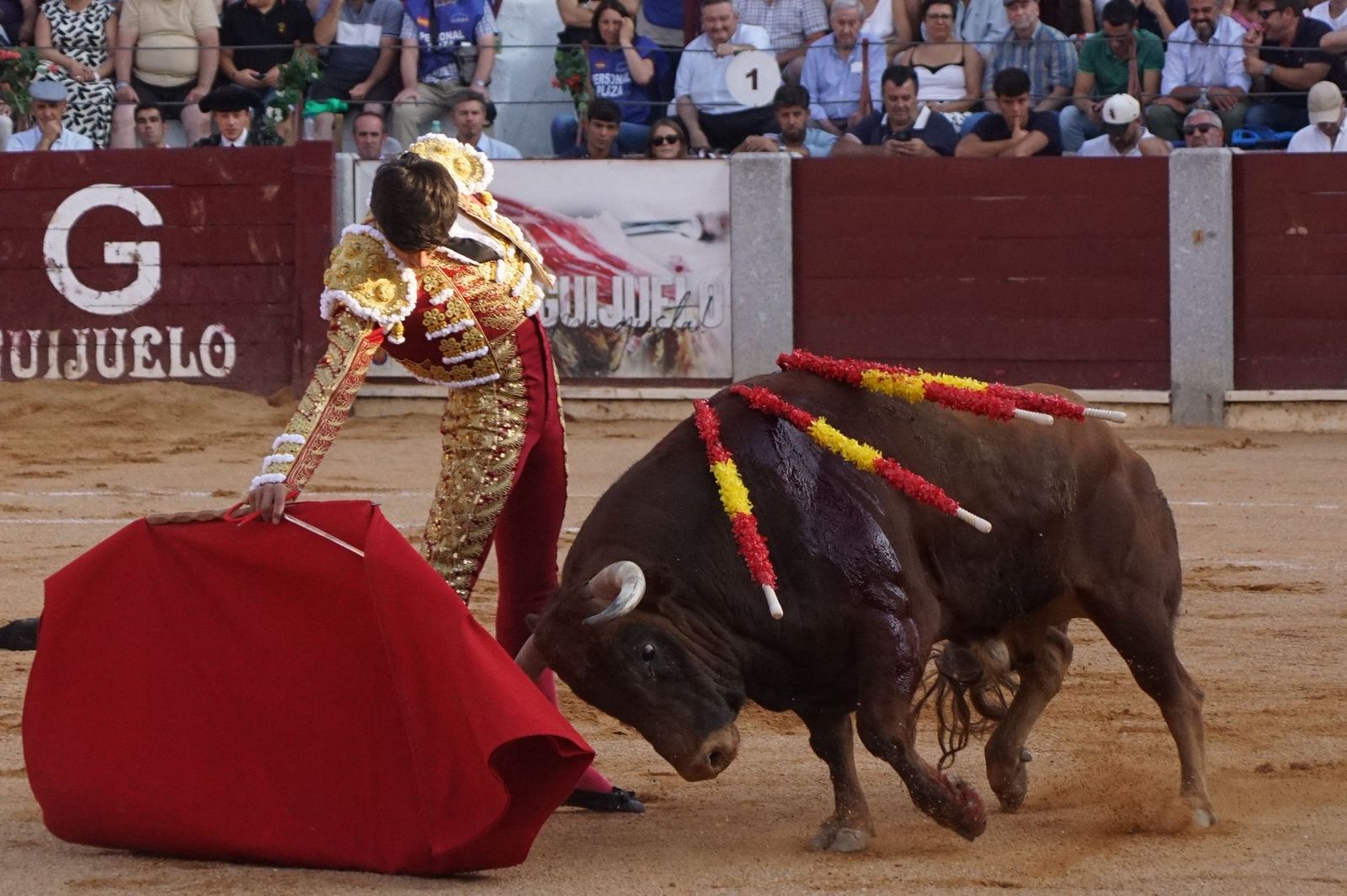 : Emilio de Justo y Diosleguarde cierran en hombros una feria de Guijuelo marcada por las despedidas de El Capea y Javier Castaño