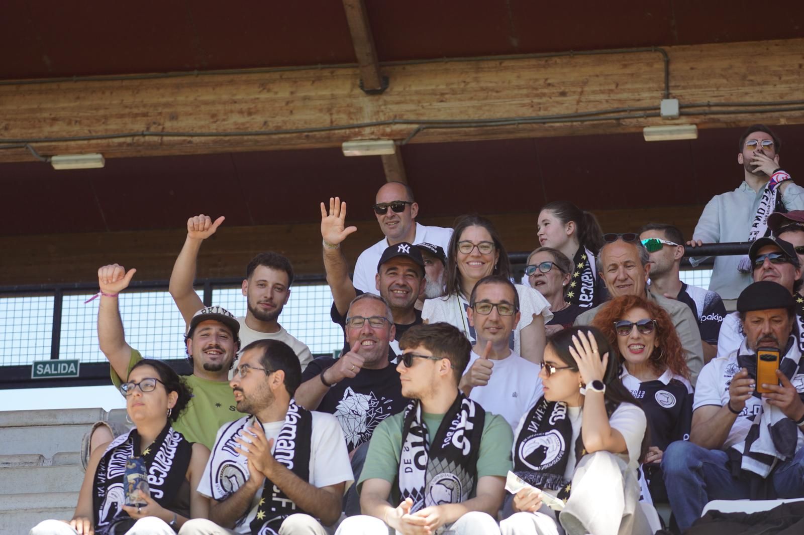 Gran ambiente en la grada para ver el partido entre Zamora - Unionistas en el Estadio Ruta de la Plata