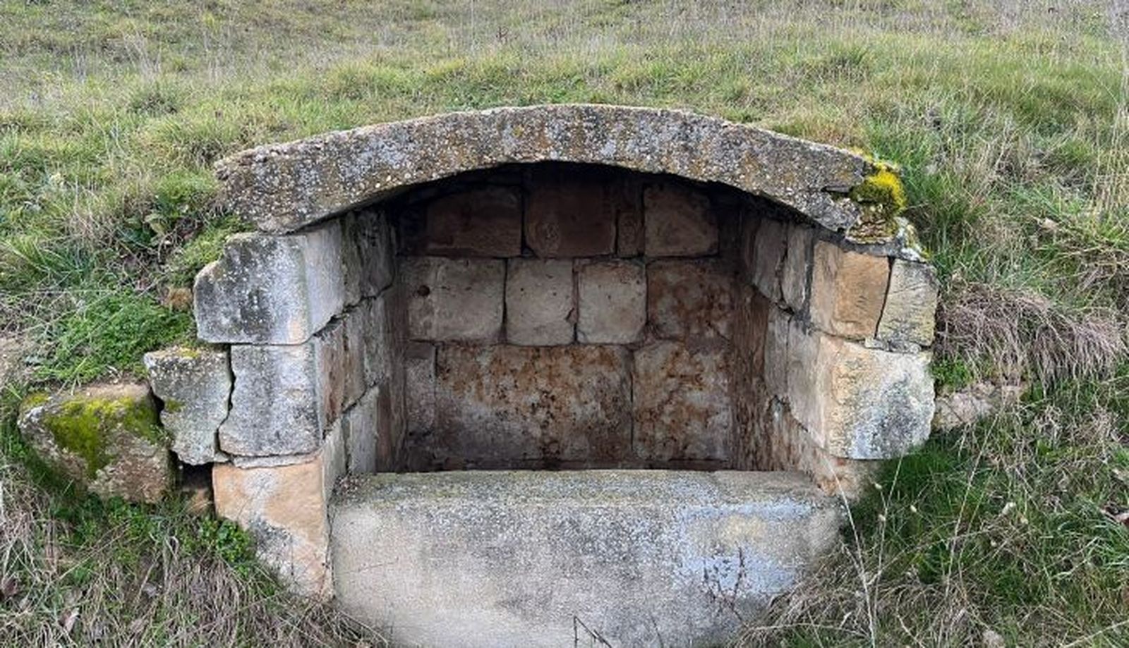 Fuente de la charca de Canóniga en La Vellés 3