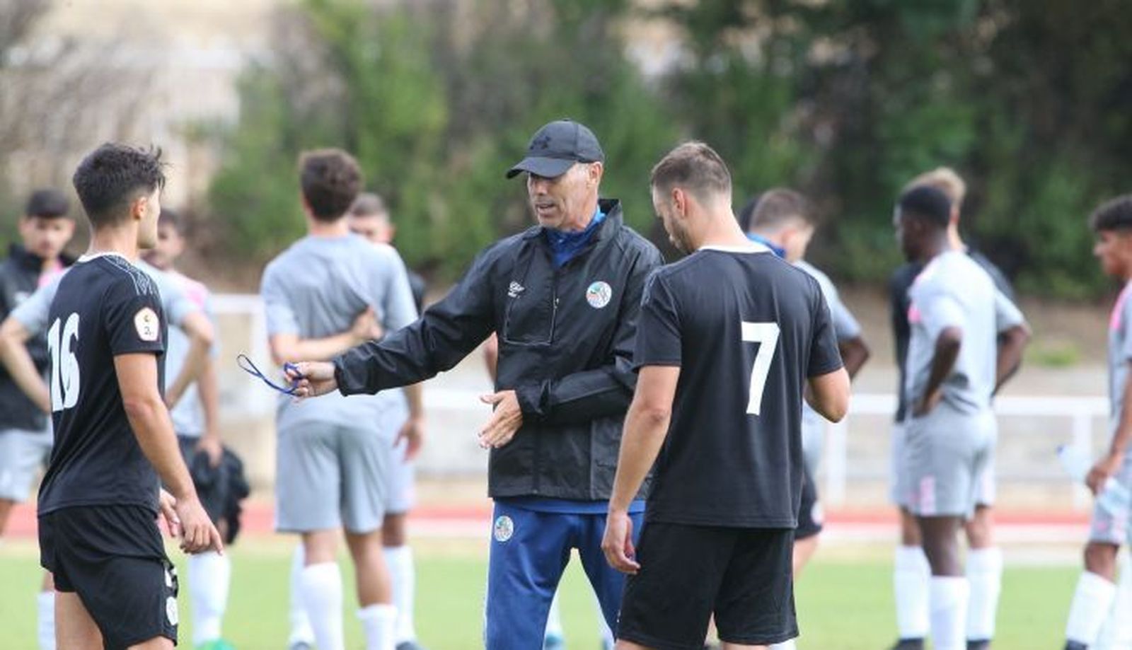 Antonio Calderón da instrucciones a sus jugadores / FOTO SALAMANCA24HORAS.COM