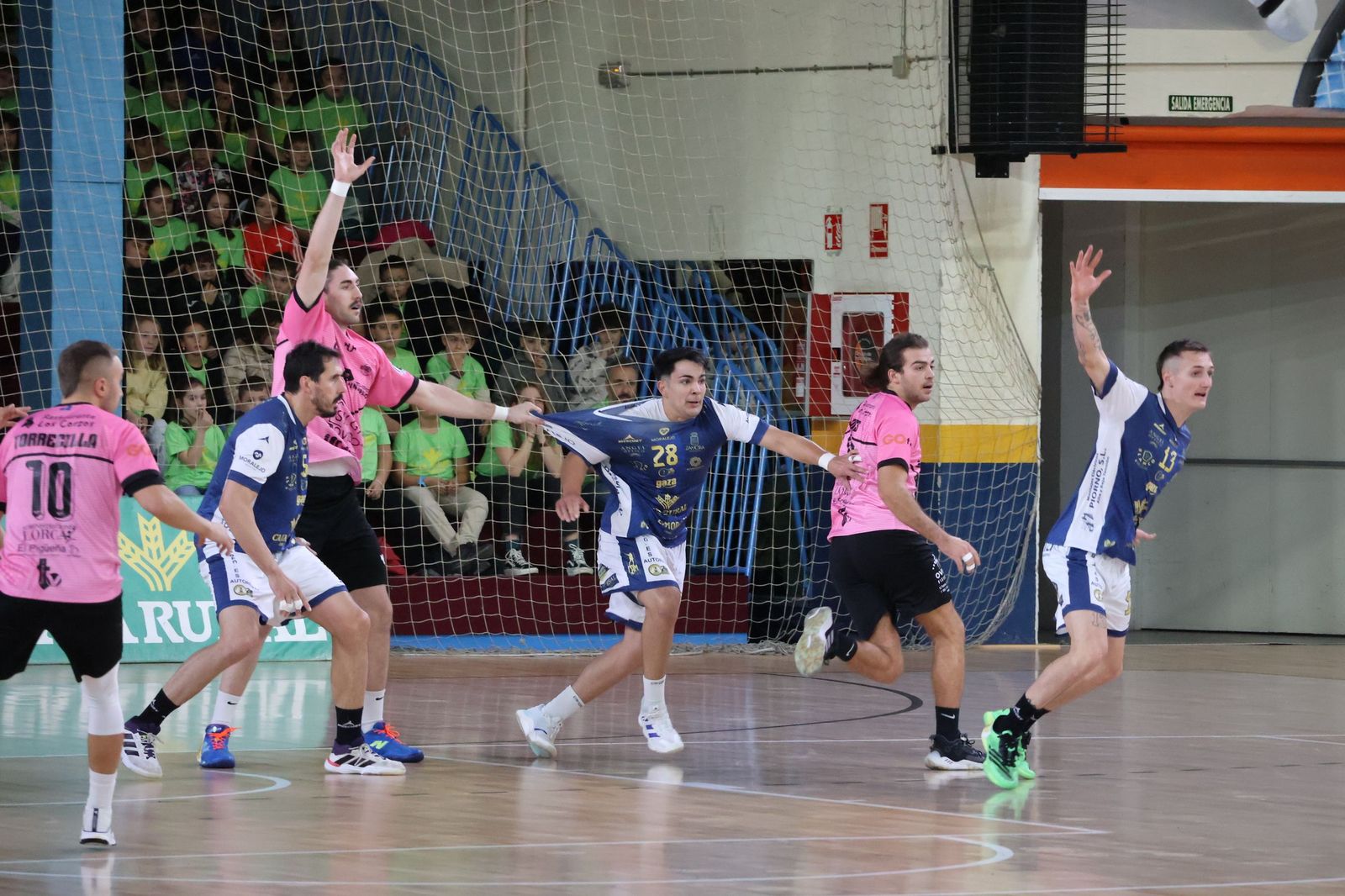 GALERÍA | El BM Zamora se juega consolidar el liderazgo frente a los asturianos del Auto-Center Principado Vetusta