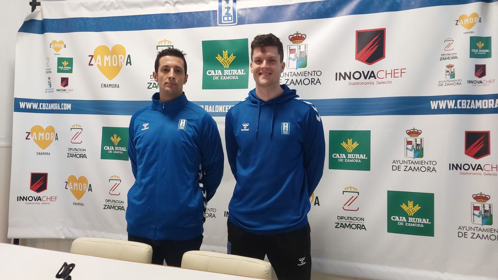 Saulo Hernández, junto a Kevin Buckingham