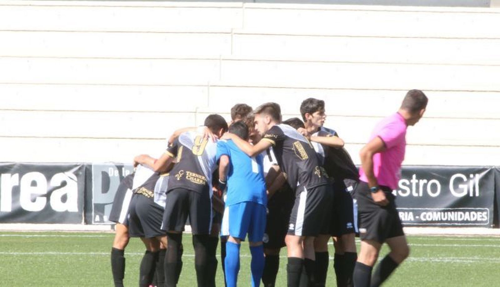 Piña de los jugadores de Unionistas / FOTO SALAMANCA24HORAS.COM
