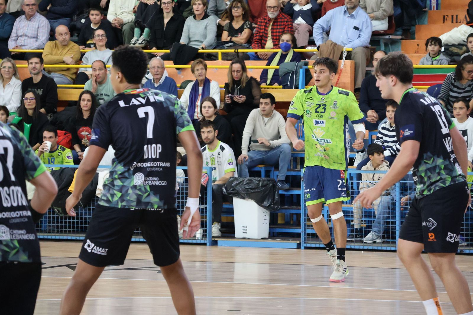 GALERÍA | Duelo de alturas entre el BM Zamora y el Torrelavega