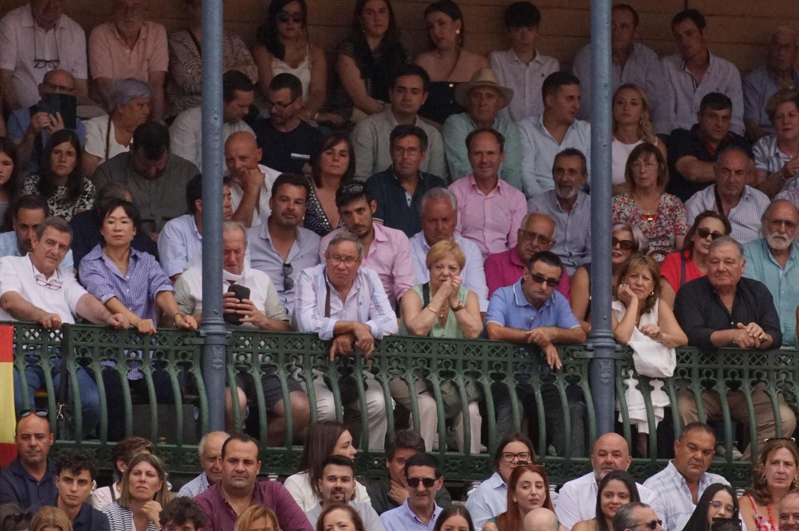 Gran ambiente en La Glorieta para la tarde de toros de Morante de la Puebla, Ismael Martín y Marco Pérez