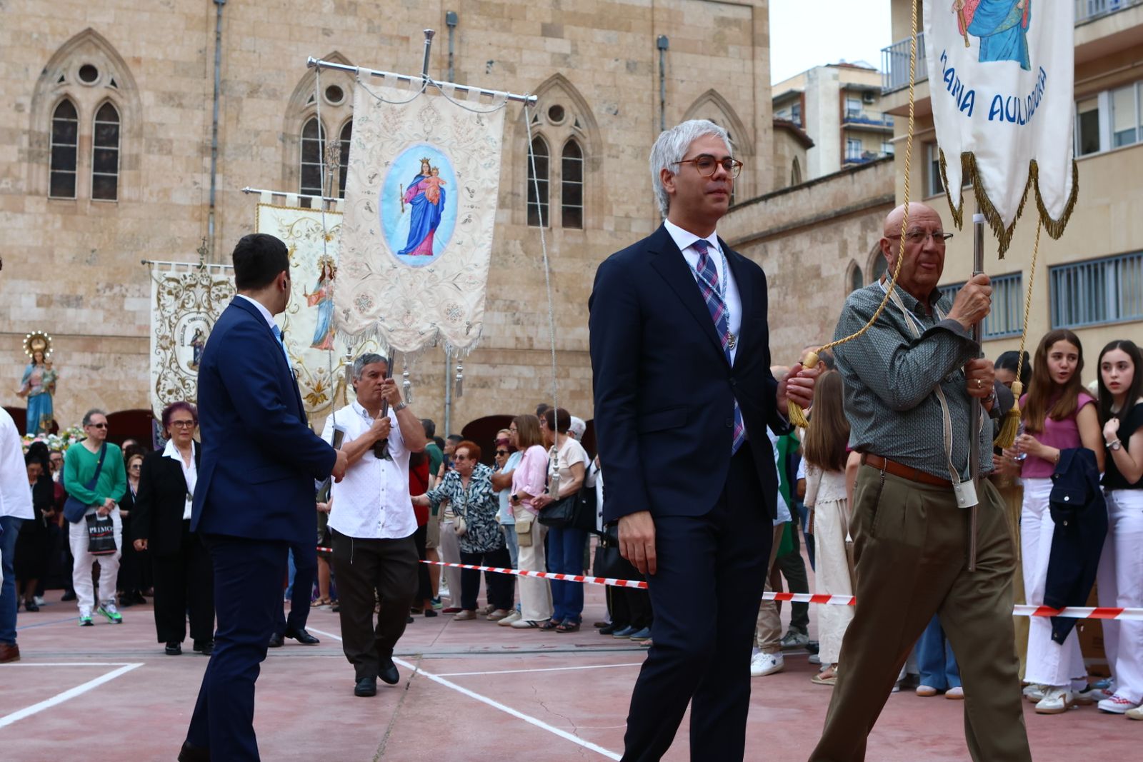 Procesión con motivo de la festividad de María Auxiliadora