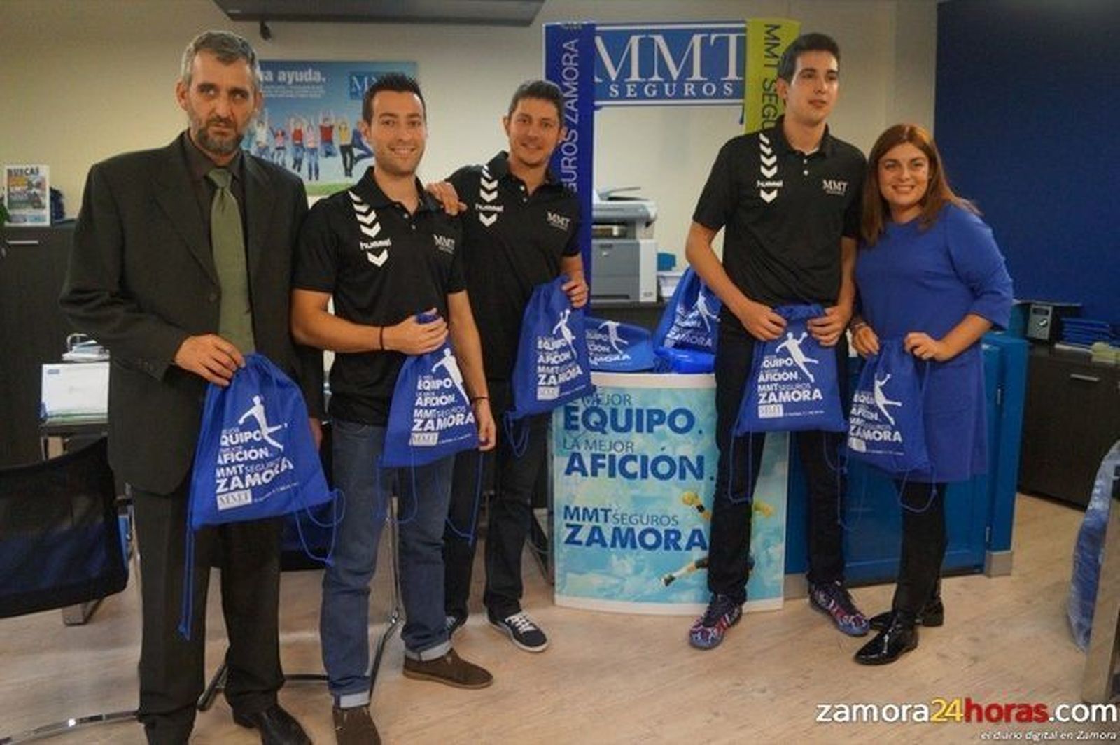 MMT Seguros regala el 'kit del aficionado' a aquellos que se acerquen a pedir un presupuesto para su seguro de coche