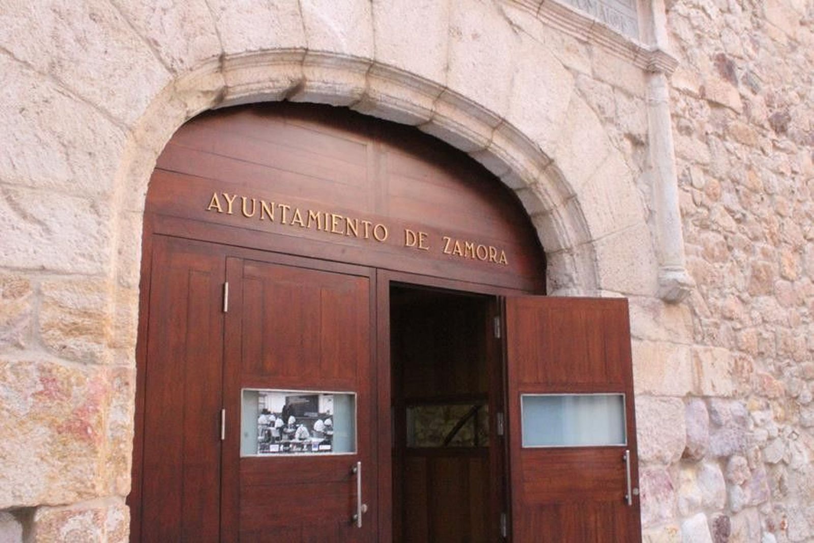 Alhondiga exposicin ayuntamiento palacio2