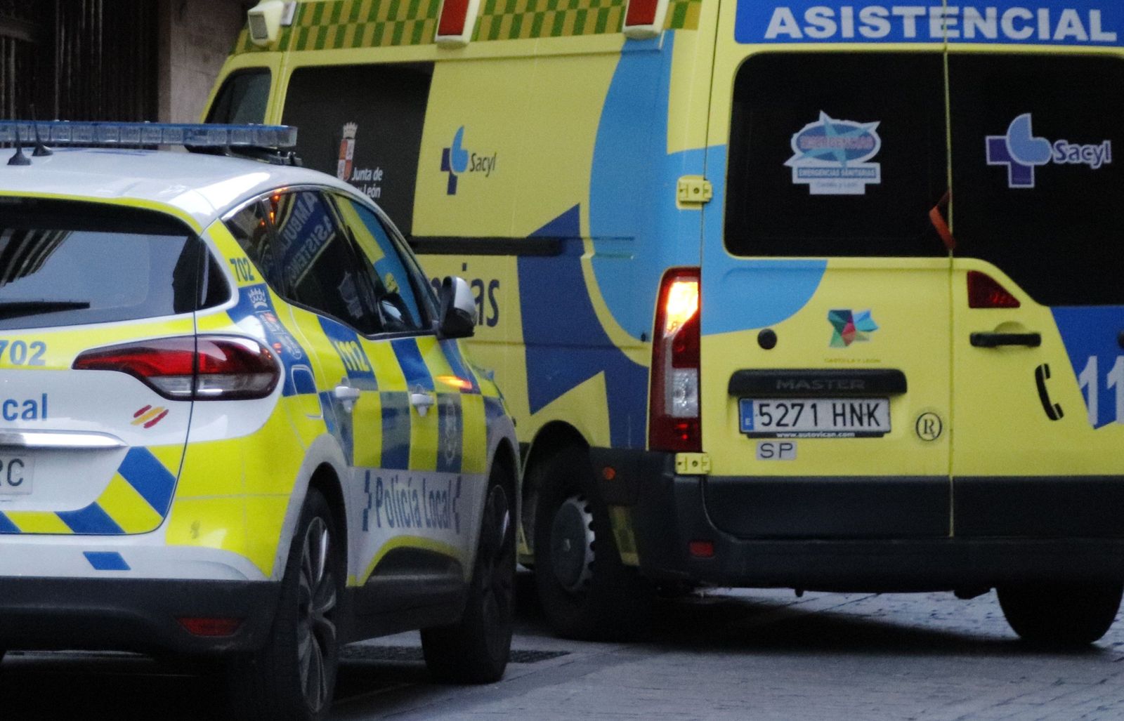 Ambulancua y Policía Local. Foto de archivo