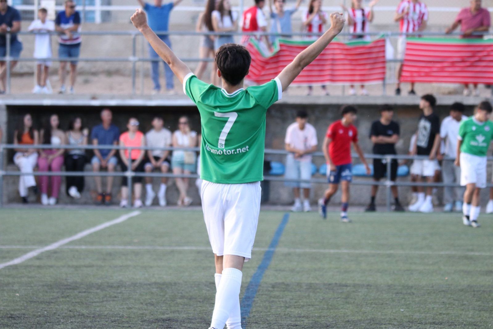 CAdete A celebración del ascenso a Segunda División Regional de cadetes. FOTO: ZAMORA CF