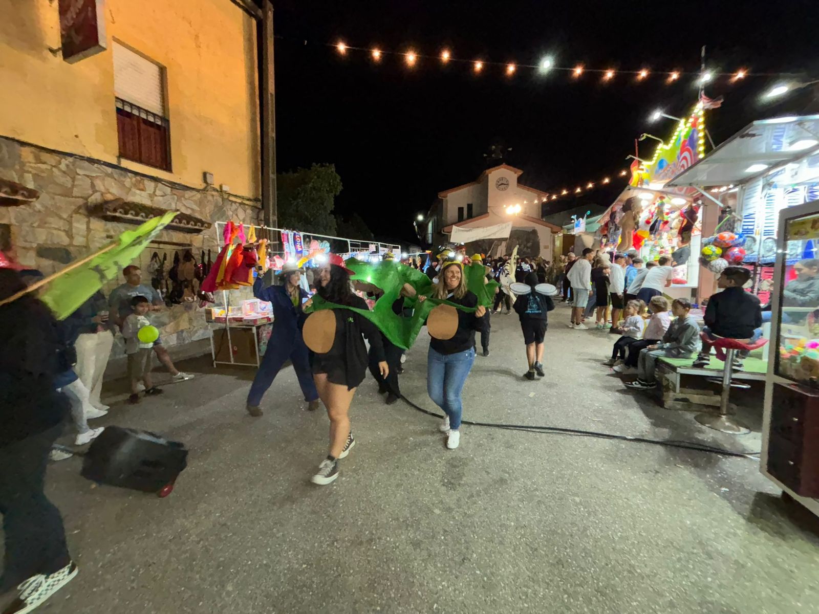 Desfile de peñas en Masueco 2025