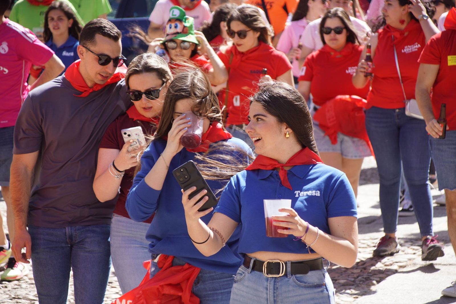 ledesma-calienta-motores-para-los-espantos-con-el-reparto-de-panuelos-y-la-salida-de-los-toros-del-prao-de-la-villa-50