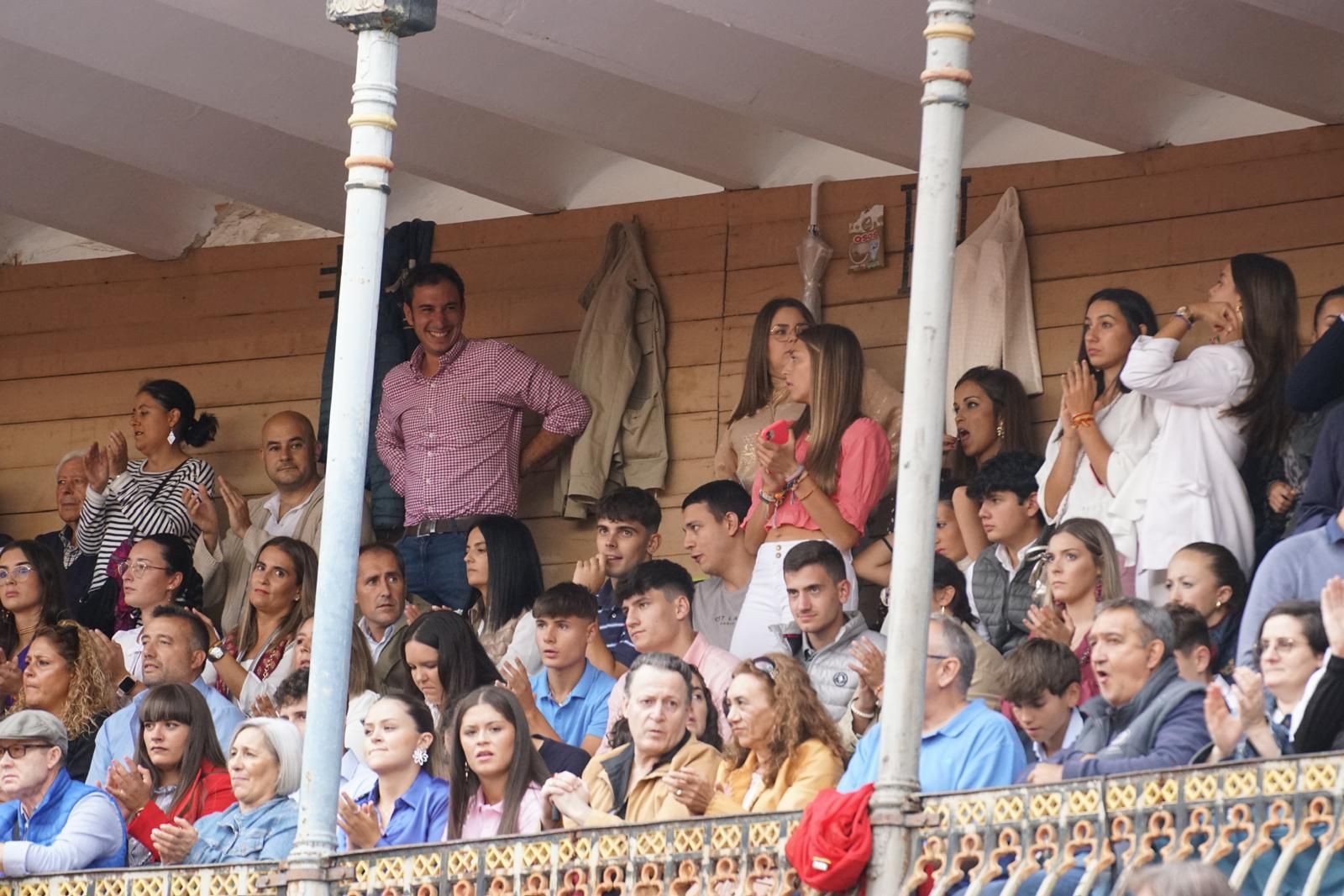 resumen-fotografico-del-ambiente-en-los-tendidos-de-la-glorieta-durante-la-corrida-de-garcigrande-20-de-septiembre-de-2024-foto-juanes-82