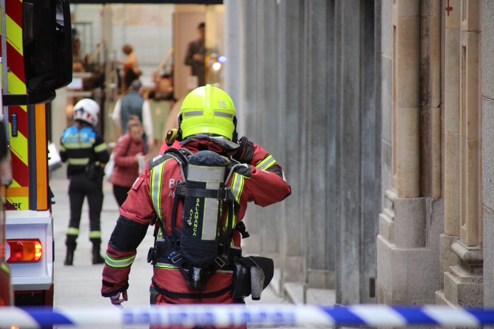 incendio-de-una-vivienda-en-la-calle-rector-lucena-16