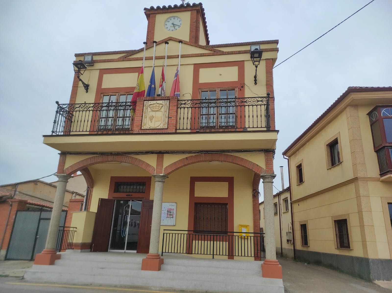 Minuto de silencio en Moraleja por el pequeño fallecido