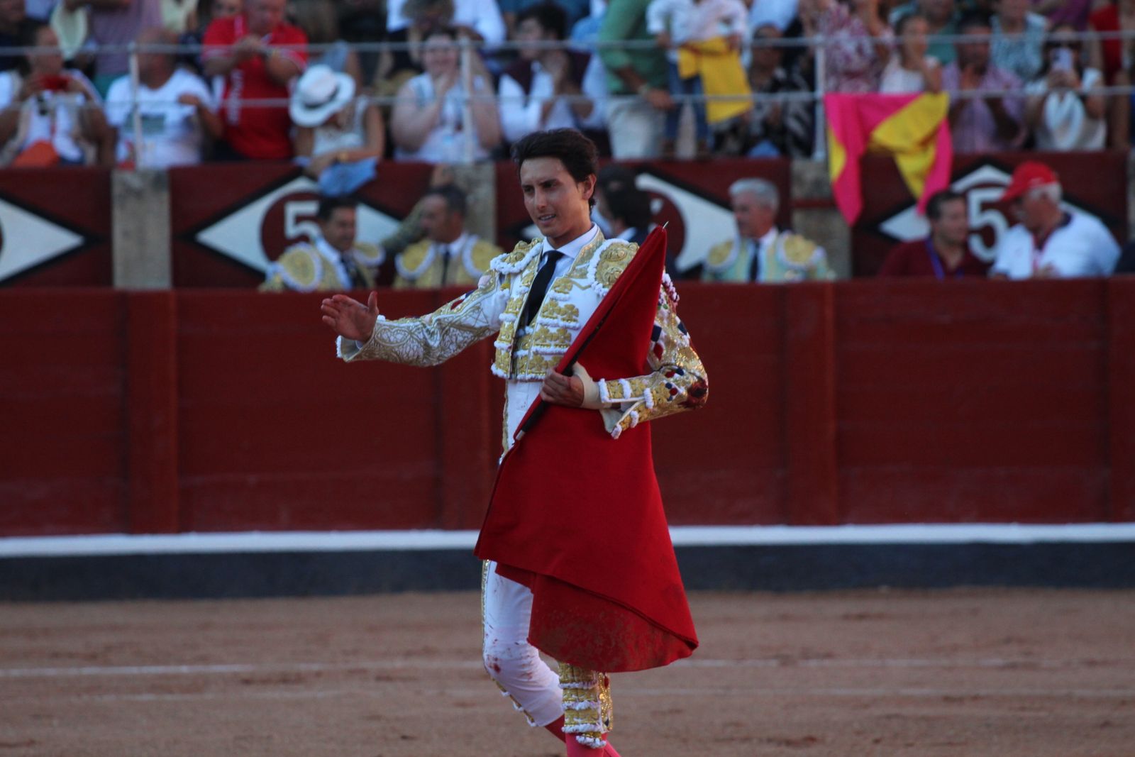 Emilio de Justo, Juan Ortega y Roca Rey inauguran el cartel de figuras en la feria de Salamanca: la corrida de Garcigrande en imágenes