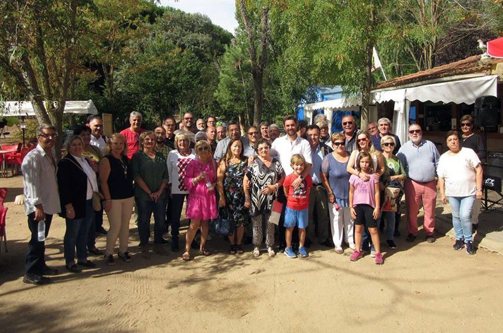 01PSOEZamora.011017AntidioFagndezconmilitantessocialistasenValorio