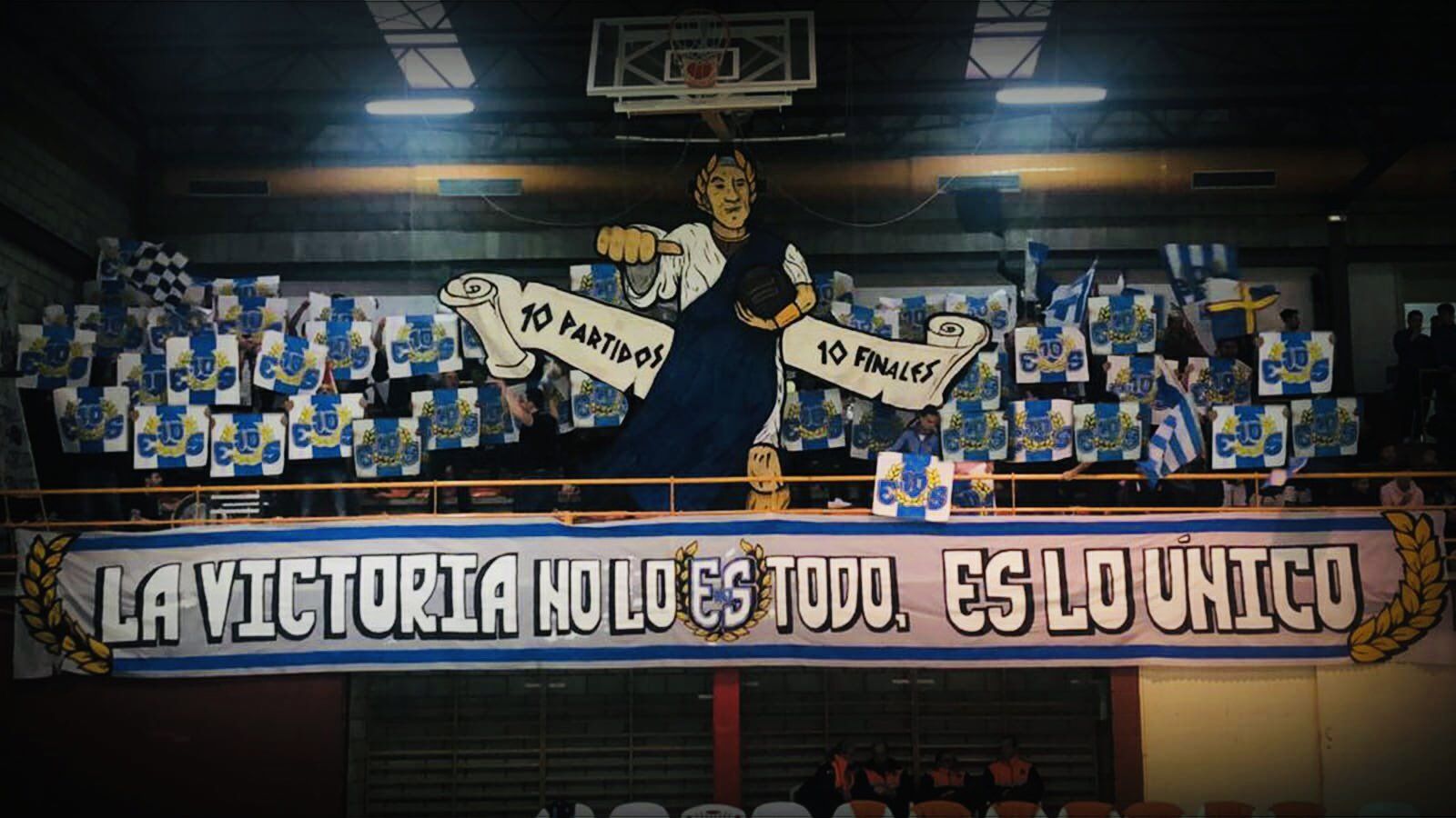 Afición Atlético Benavente en La Rosaleda. 2023.