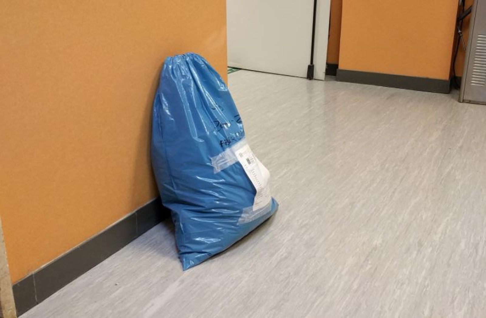 La bolsa con las pertenencias del paciente