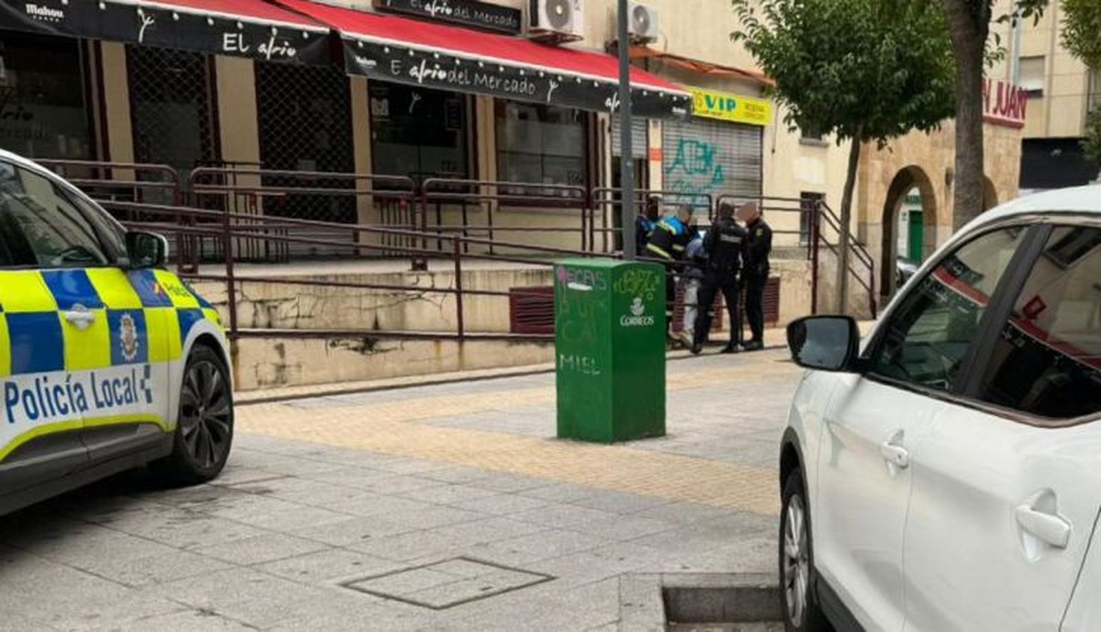 La Policía detiene a un hombre en la calle García de Quiñones