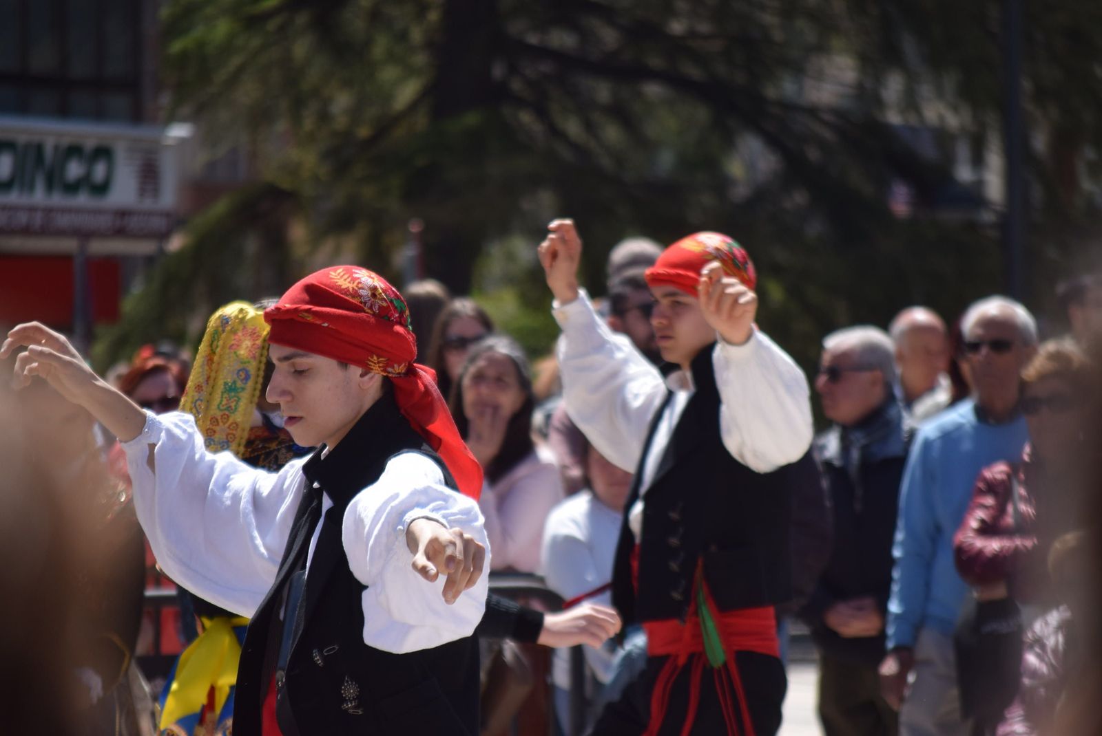 actuacion-dona-urraca-en-la-marina-3