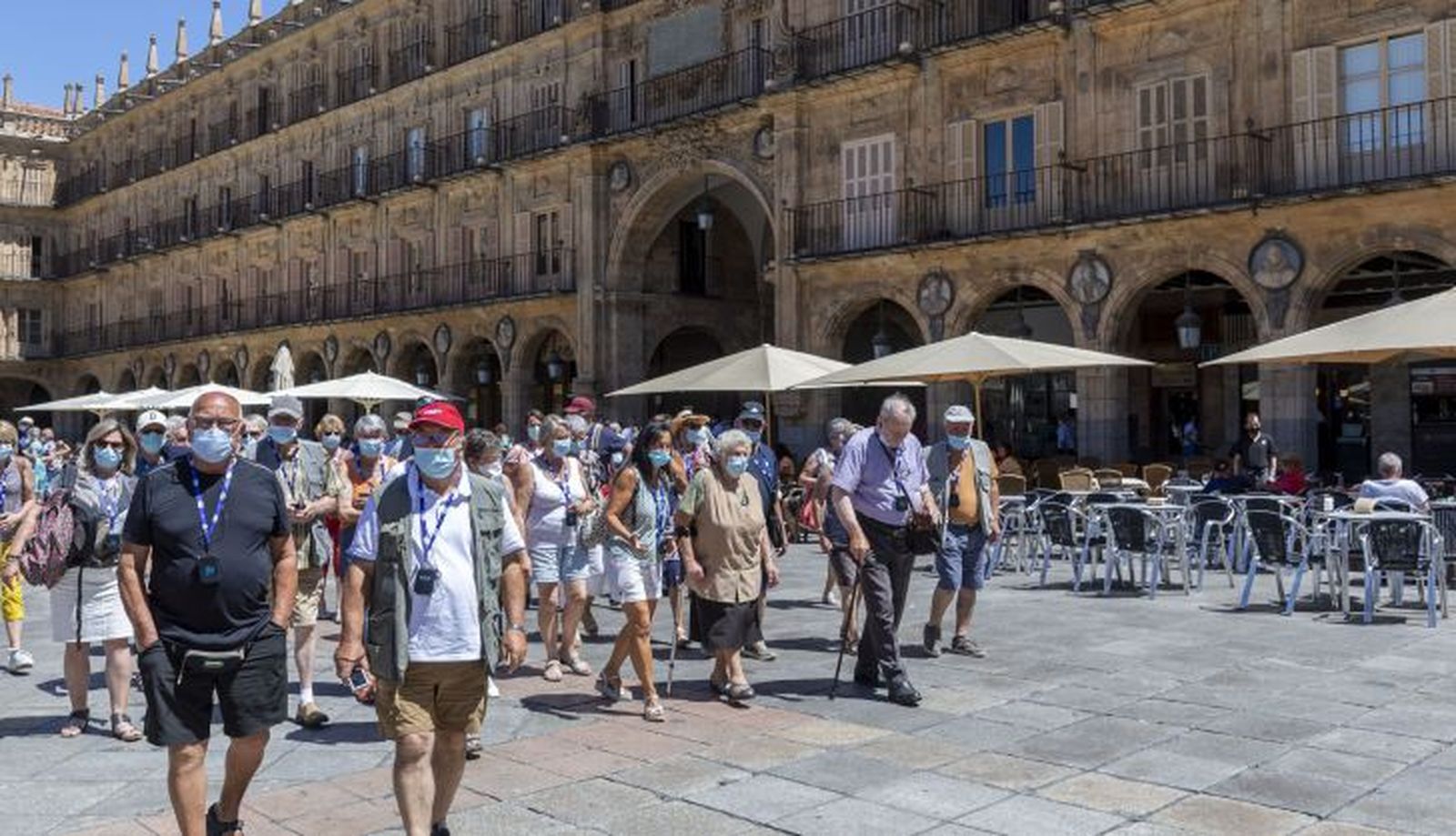 Turistas por las calles de Salamanca. Foto ICAL. (2)