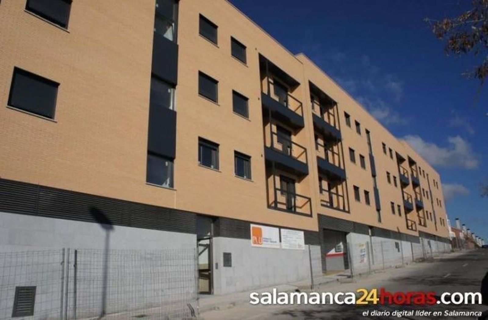 El retraso en la entrega de una vivienda en construcción justifica la resolución del contrato