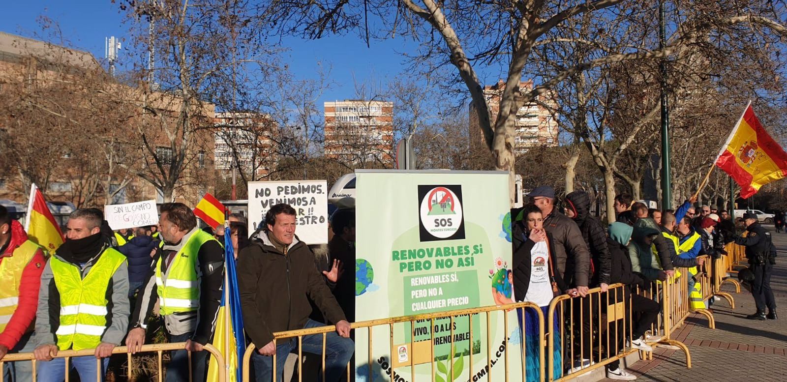 Protesta de agricultores frente a la Feria de Valladolid, donde se celebran los Goya. - EUROPA PRESS