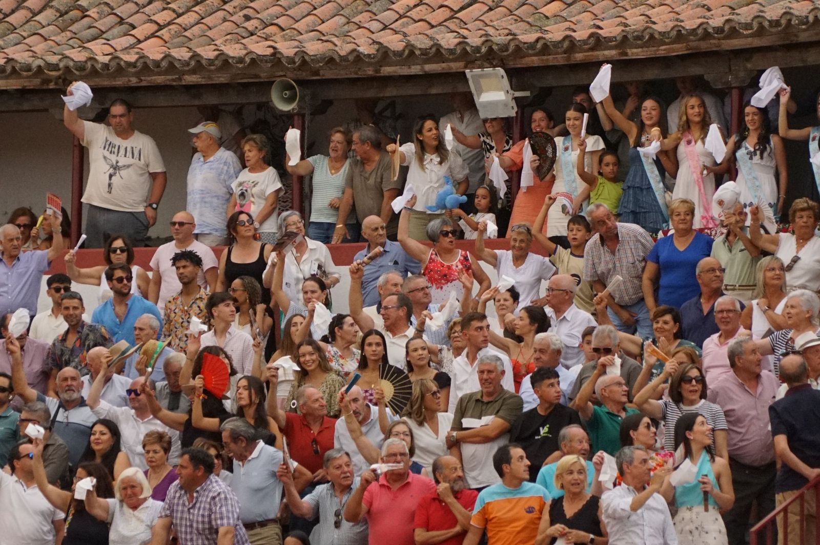 Javier Castaño se despide de Guijuelo y Damián Castaño, su hermano, e Ismael Martín salen a hombros en Guijuelo