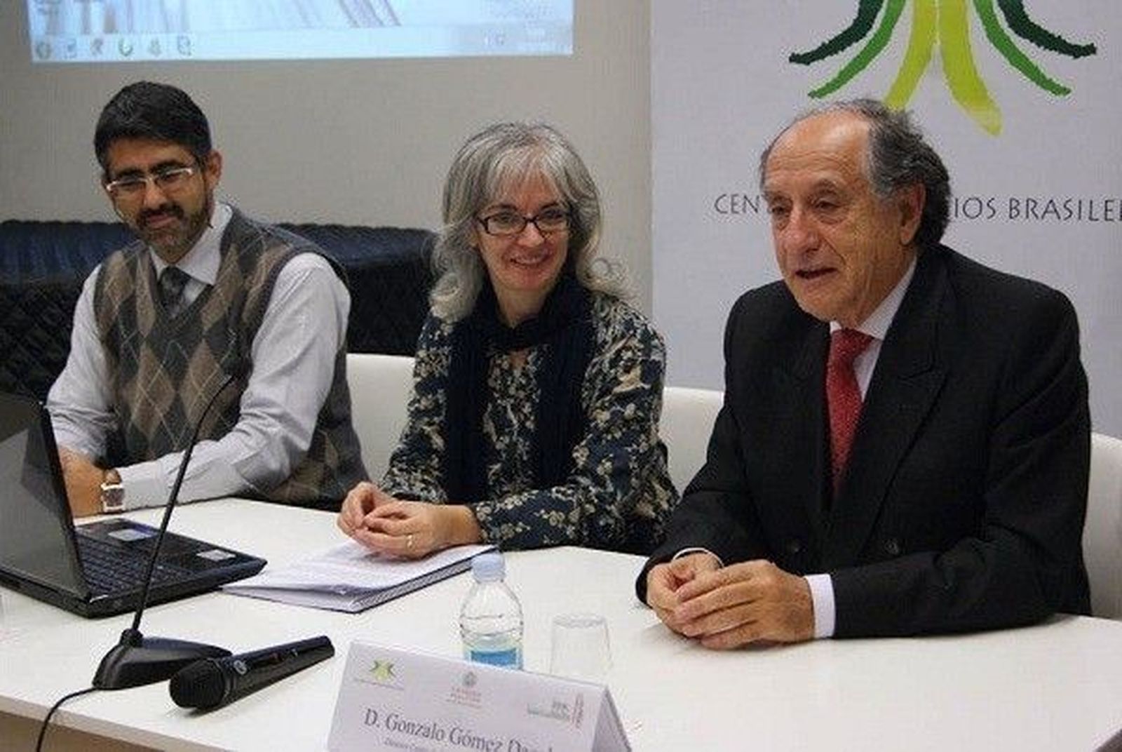 Ana Jiménez revisa las huellas de la simbología cristiana