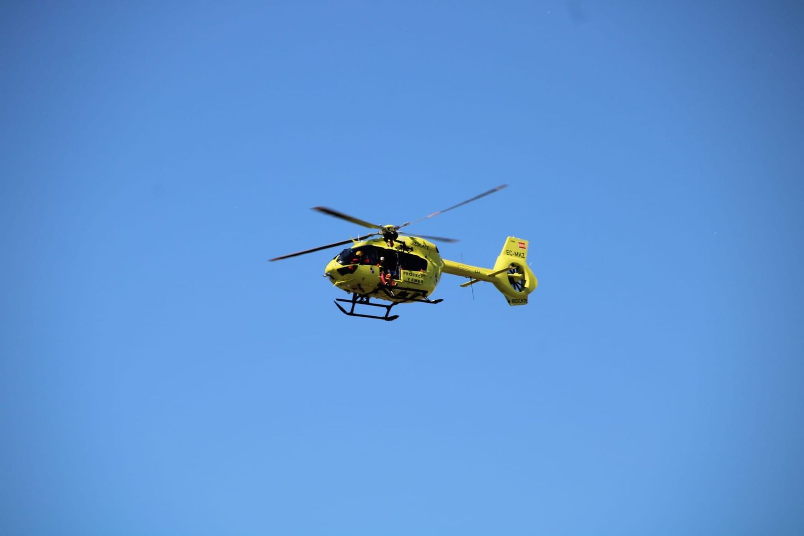 El helicóptero del 112 en labores de rescate. Foto de archivo