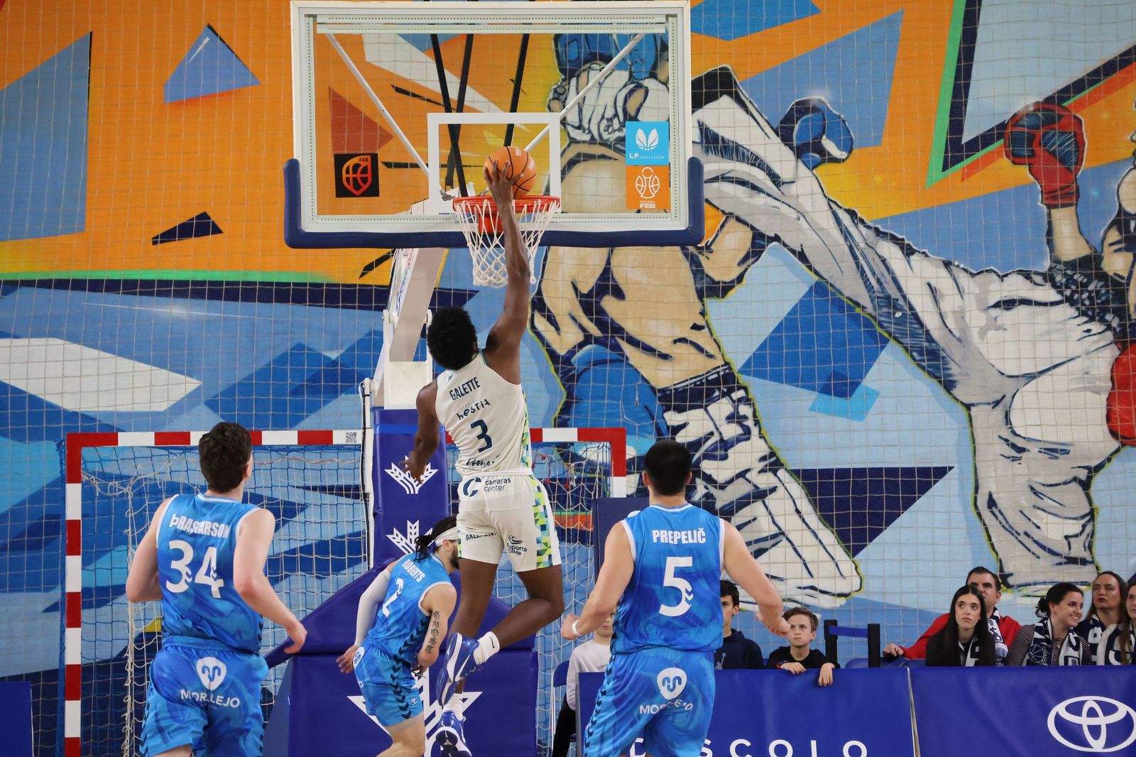 GALERÍA | El duelo entre el CB Zamora y el Hestia Menorca, en imágenes