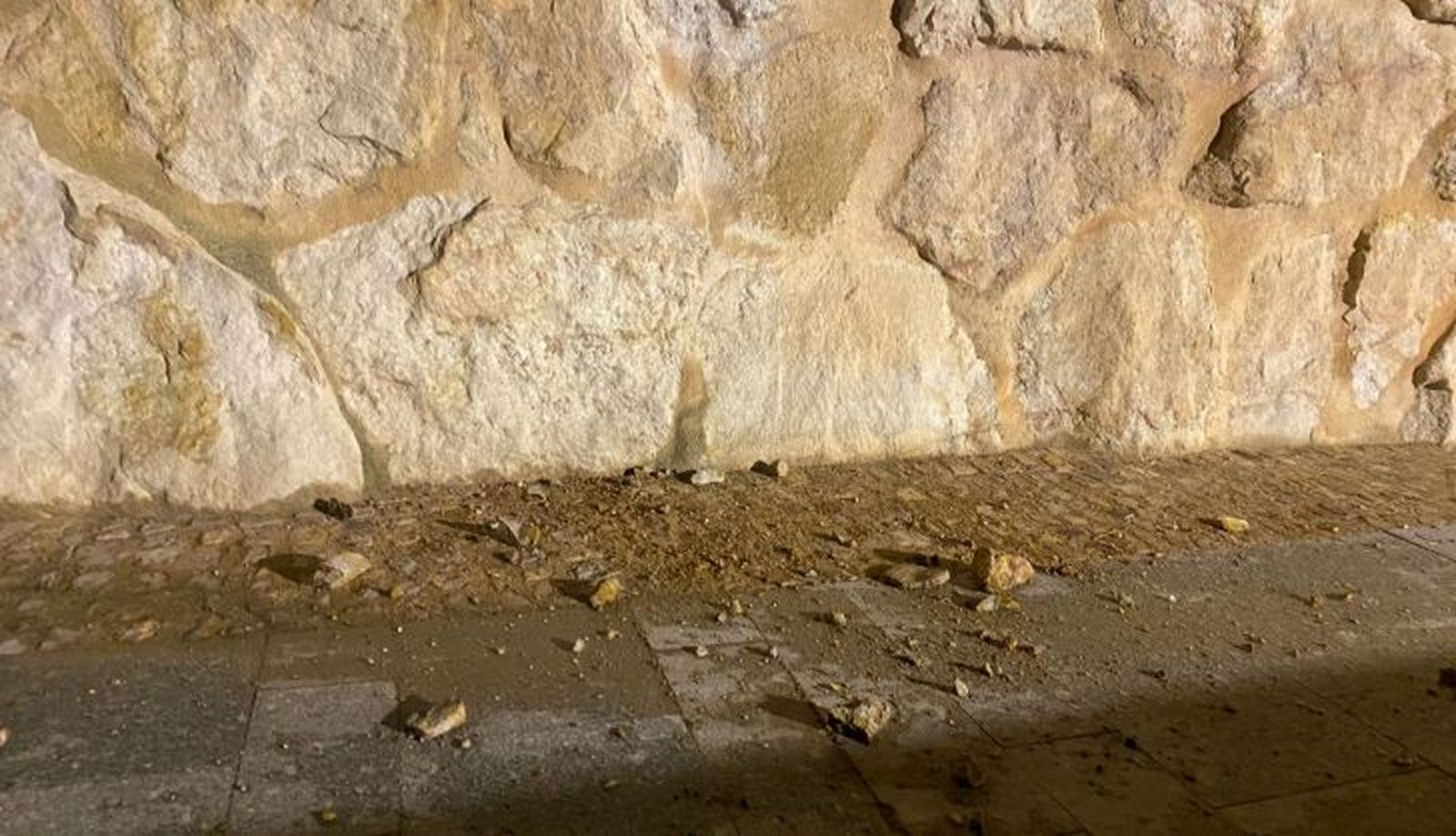 Desprendimientos en la cuesta de la Puerta del Obispo