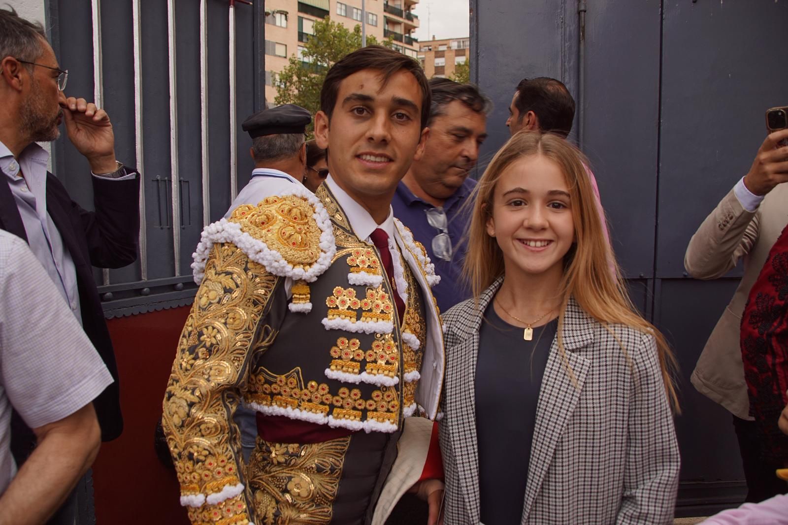 Gran ambiente en La Glorieta para la tarde de toros de Morante de la Puebla, Ismael Martín y Marco Pérez