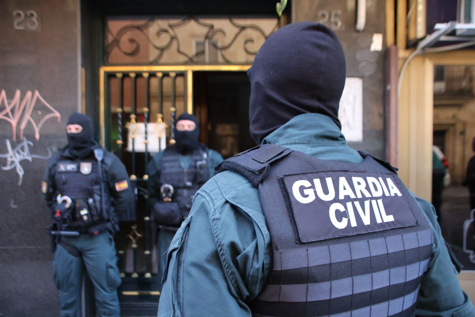 Redada de Guardia Civil en una propiedad de la calle Alfonso de Castro