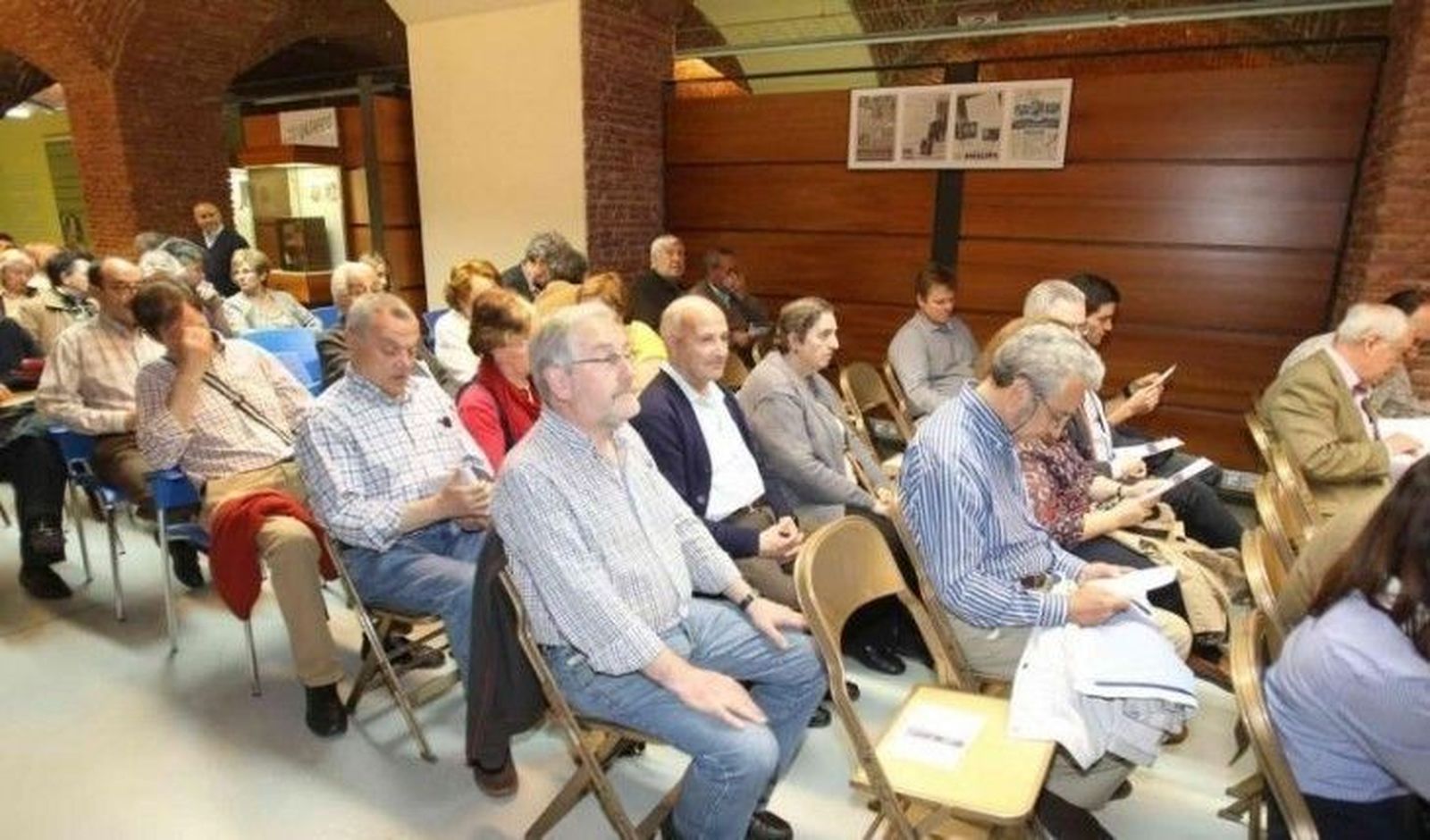 Conferencias sobre la importancia sociourbanística del Puente de Enrique Estevan