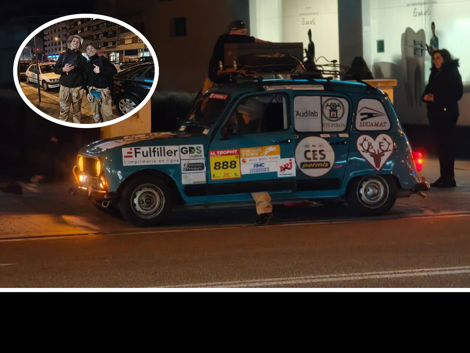 Les Aix Centrés con su Renault 4L en Salamanca rumbo al Rally 4L de Marruecos