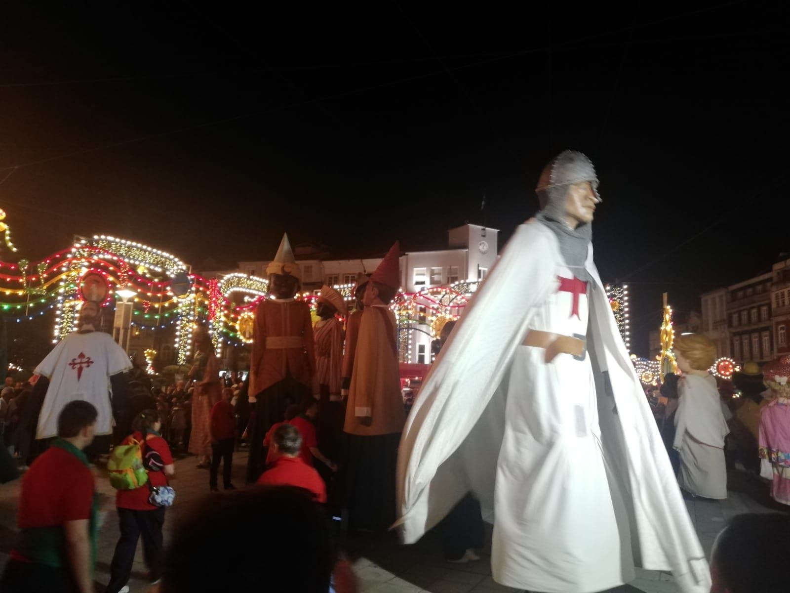 encuentro-cabezudos-y-gigantes-en-braga-portugal-4