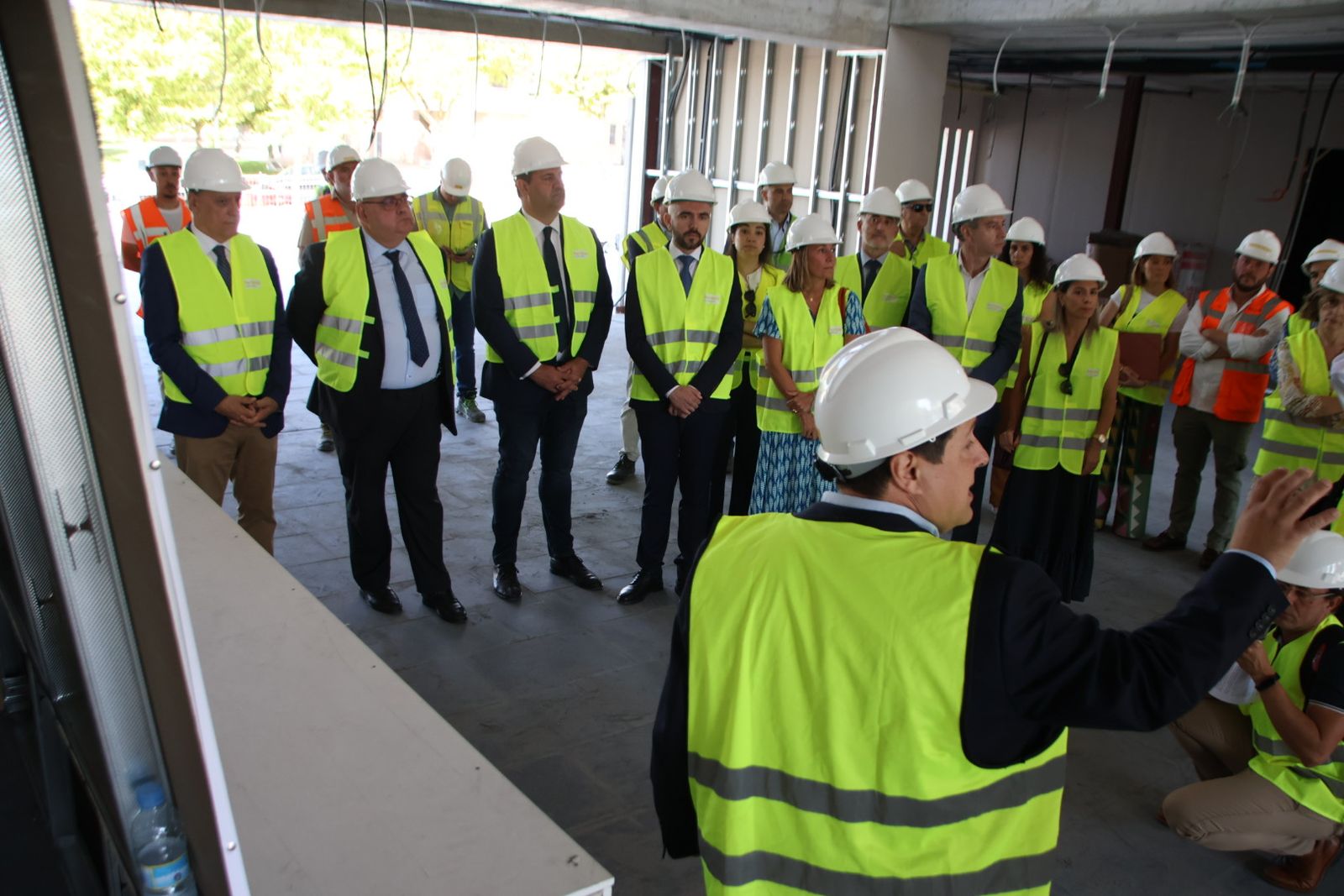 El consejero de Sanidad, Alejandro Vázquez Ramos, visita las obras del centro de salud Prosperidad