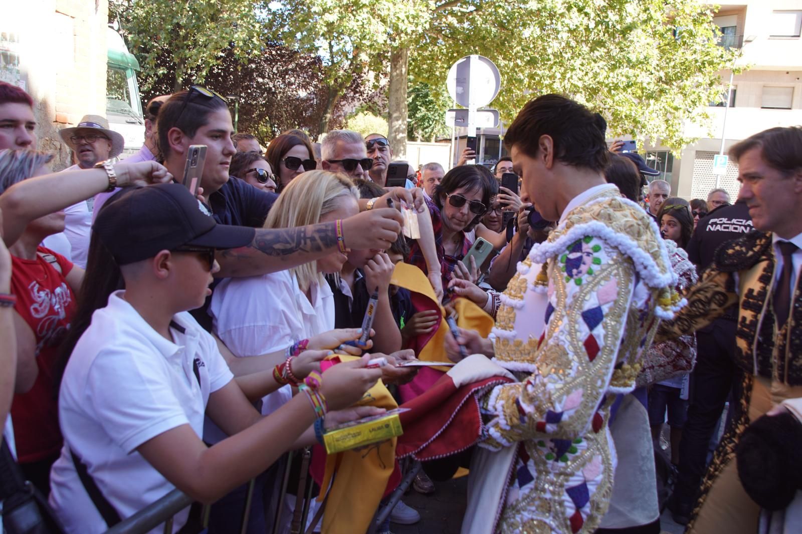 Así ha vivido la afición de La Glorieta el primer cartel de figuras de la feria: imágenes del ambiente en los tendidos y en el patio de cuadrillas