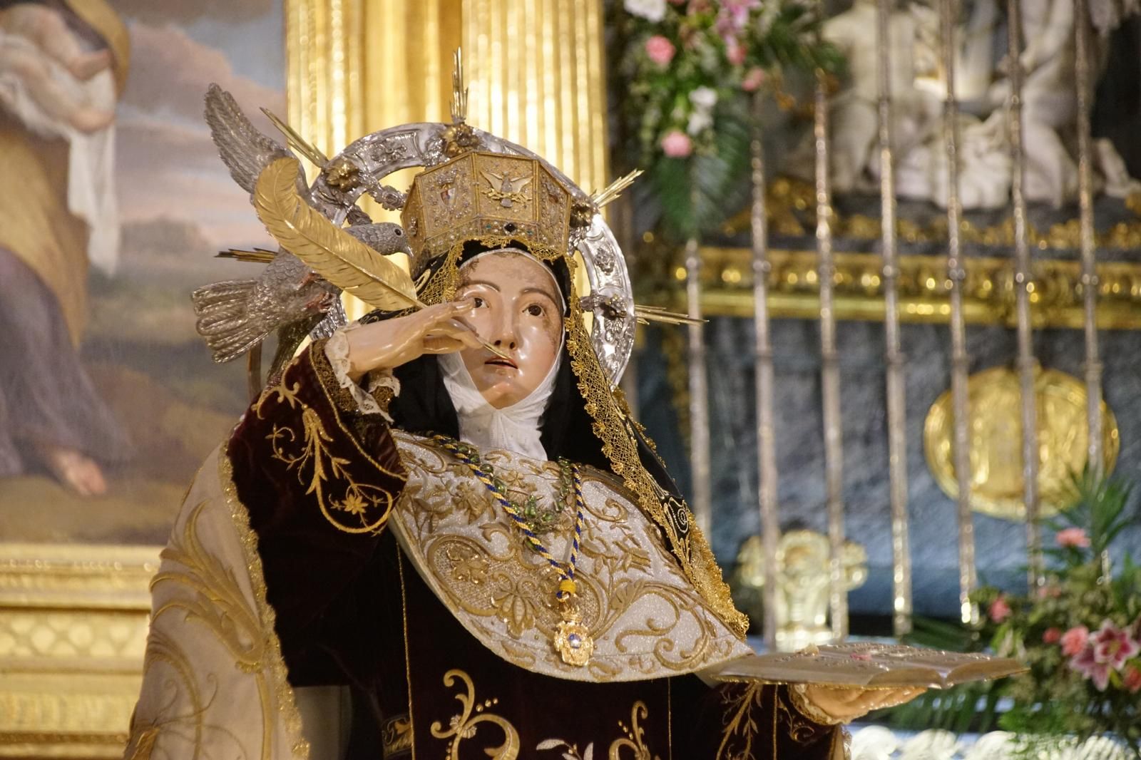 Santa Teresa se despide de los albenses bajo la lluvia