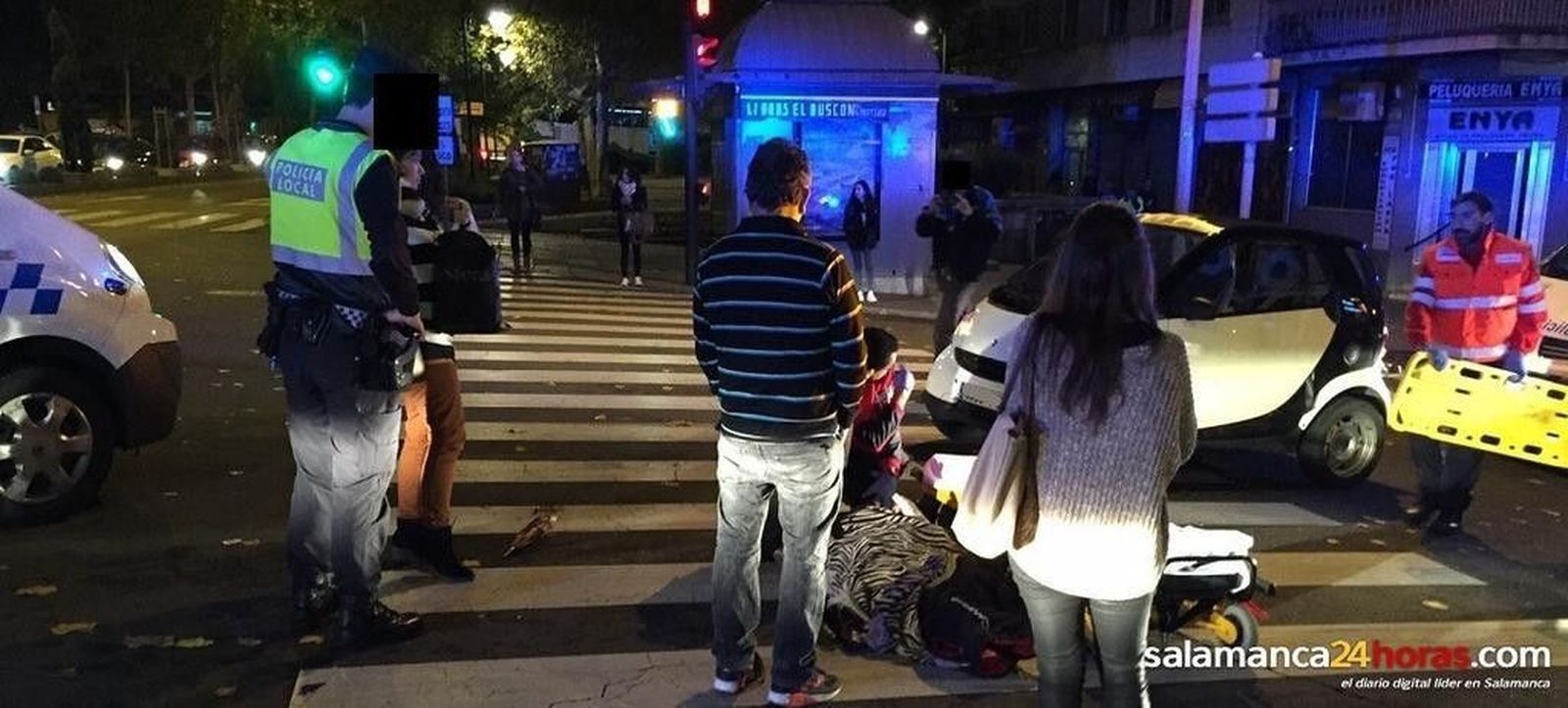 Herida grave una anciana atropellada en un paso de cebra de la plaza de la Fuente
