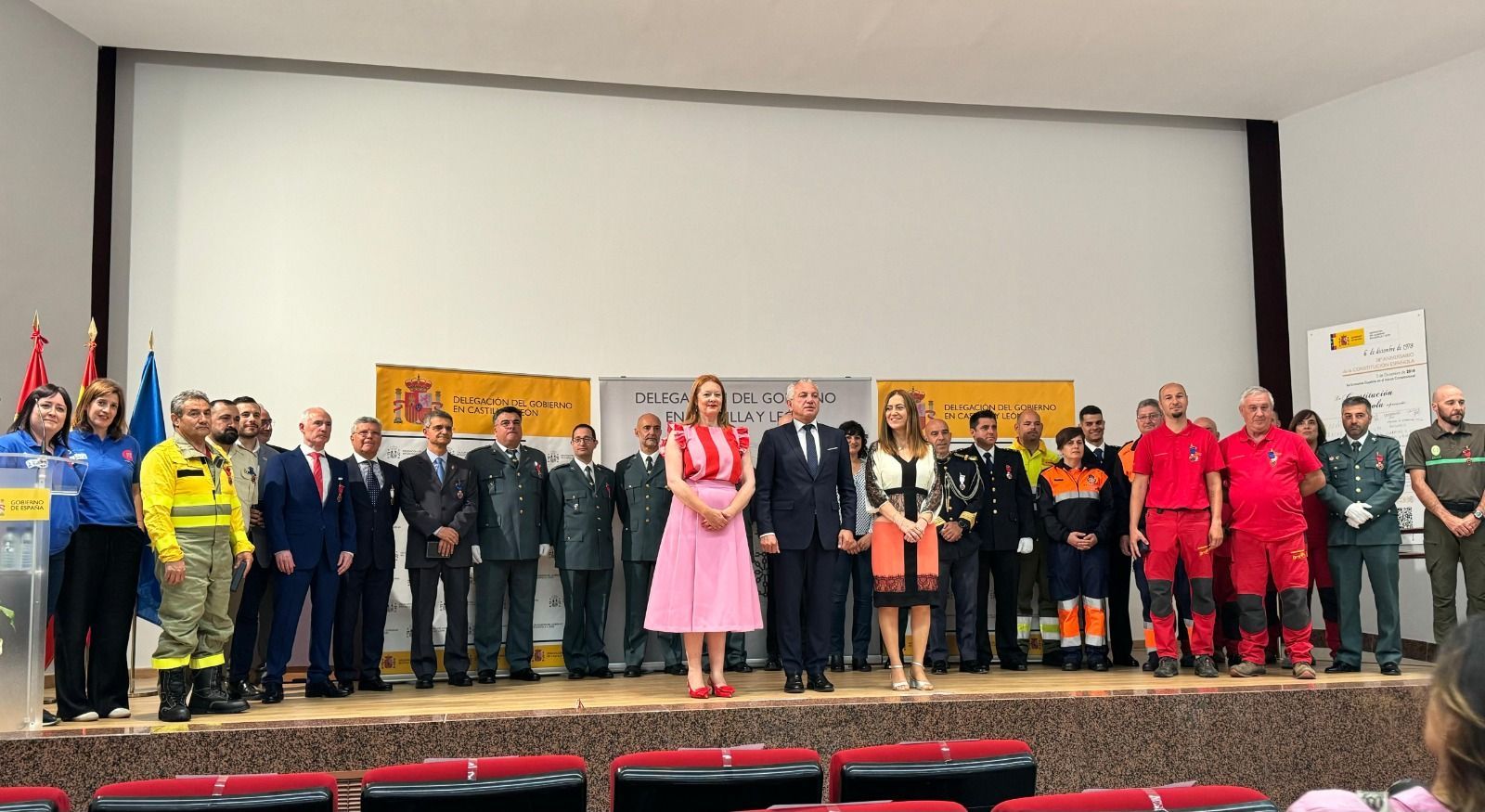 Acto de entrega de 23 condecoraciones de las Medallas al Mérito de Protección Civil