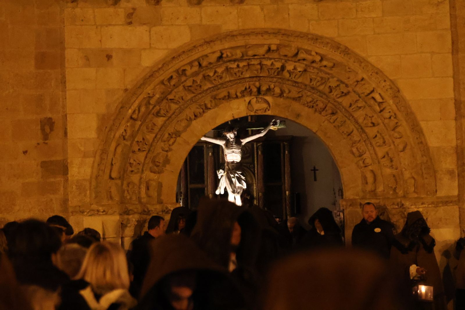 GALERÍA | Revive en imágenes la procesión de las Capas Pardas