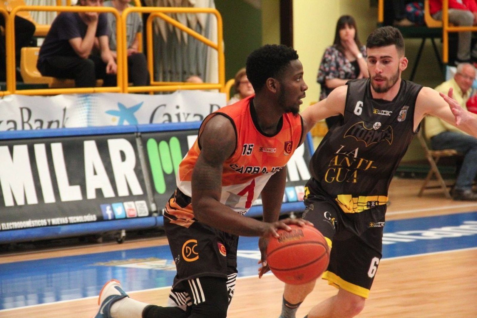 El Aquimisa Carbajosa confirma su plaza en la Liga EBA y a Víctor Rico en el banquillo