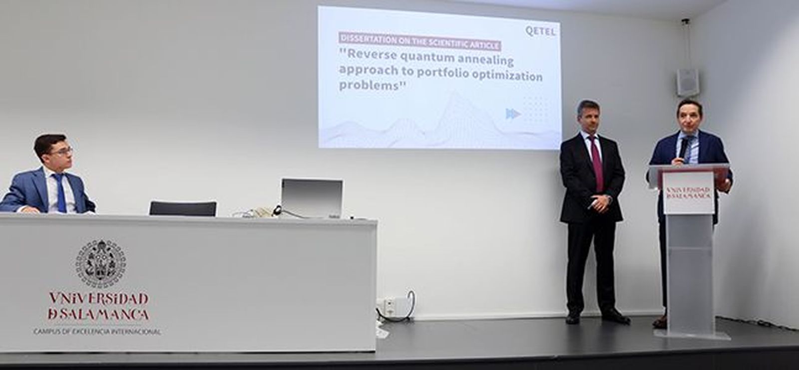 El rector de la Universidad de Salamanca se reúne con el profesor Oleksiy Kondratyev del Imperial College London